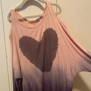 Cut out arm heart shirt